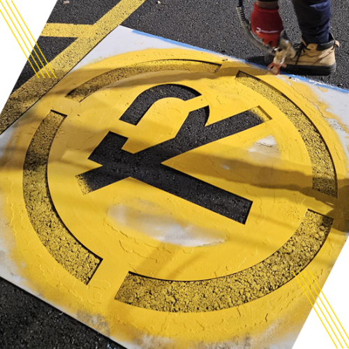 Peinture d’un symbole de stationnement réservé au sol